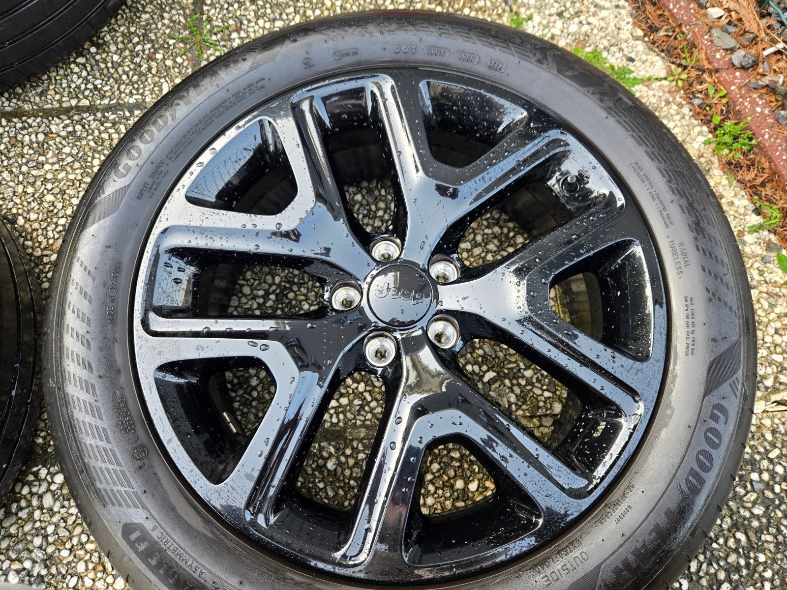 4 Jantes JEEP 18 pouces + 4 pneus goodyear, Pneus été, Enlèvement, 235 mm, Pneu(s)
