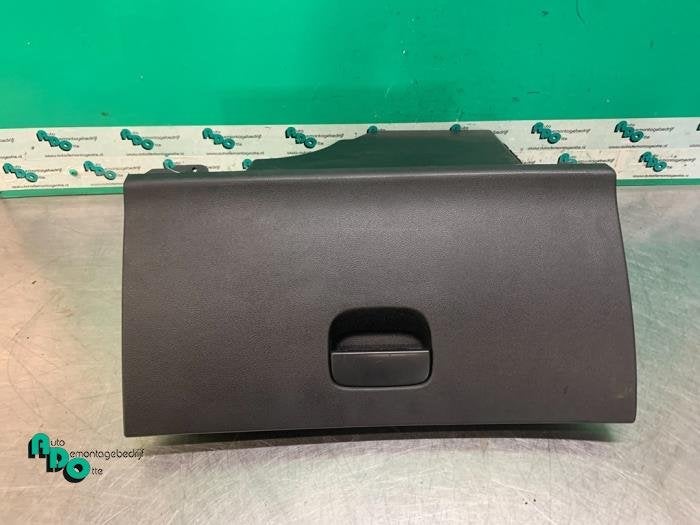 Boîte à gants d'un Peugeot 308 (308 08-), -, 3 mois de garantie, Utilisé, -
