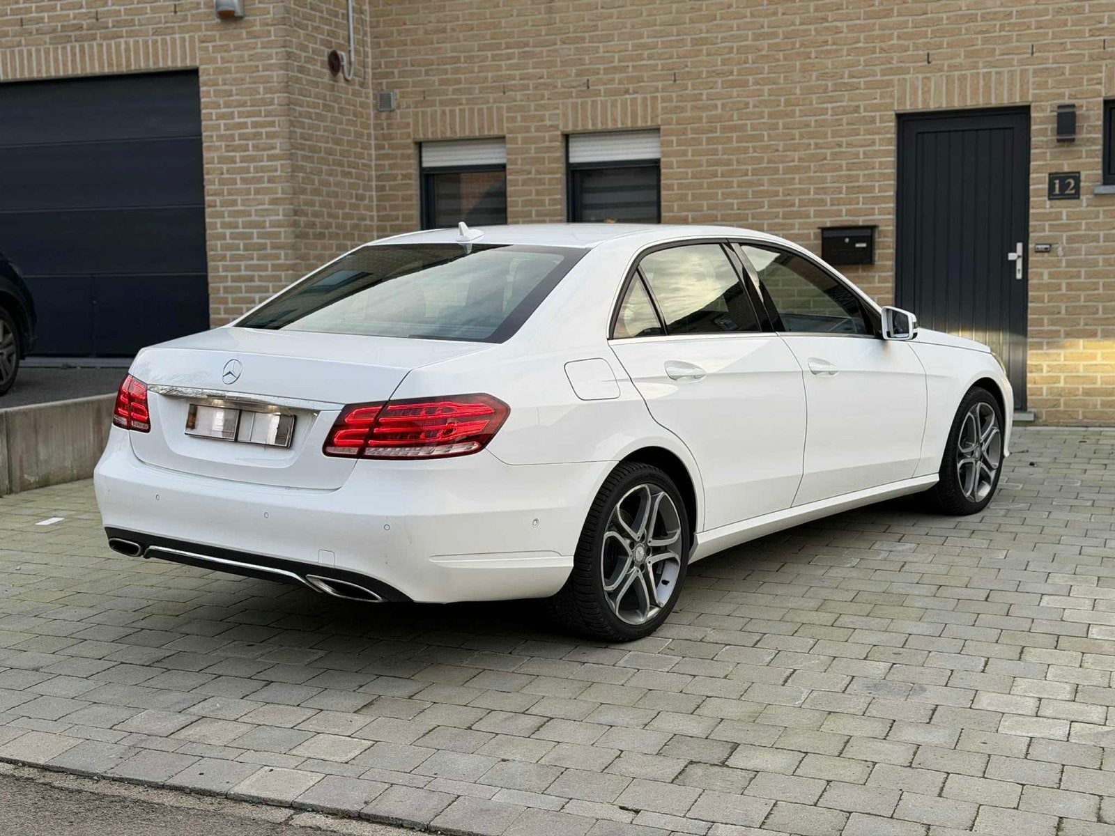 Mercedes E200 2014 facelift, Auto's, Mercedes-Benz, Achterwielaandrijving, Zwart, 4 cilinders, Wit