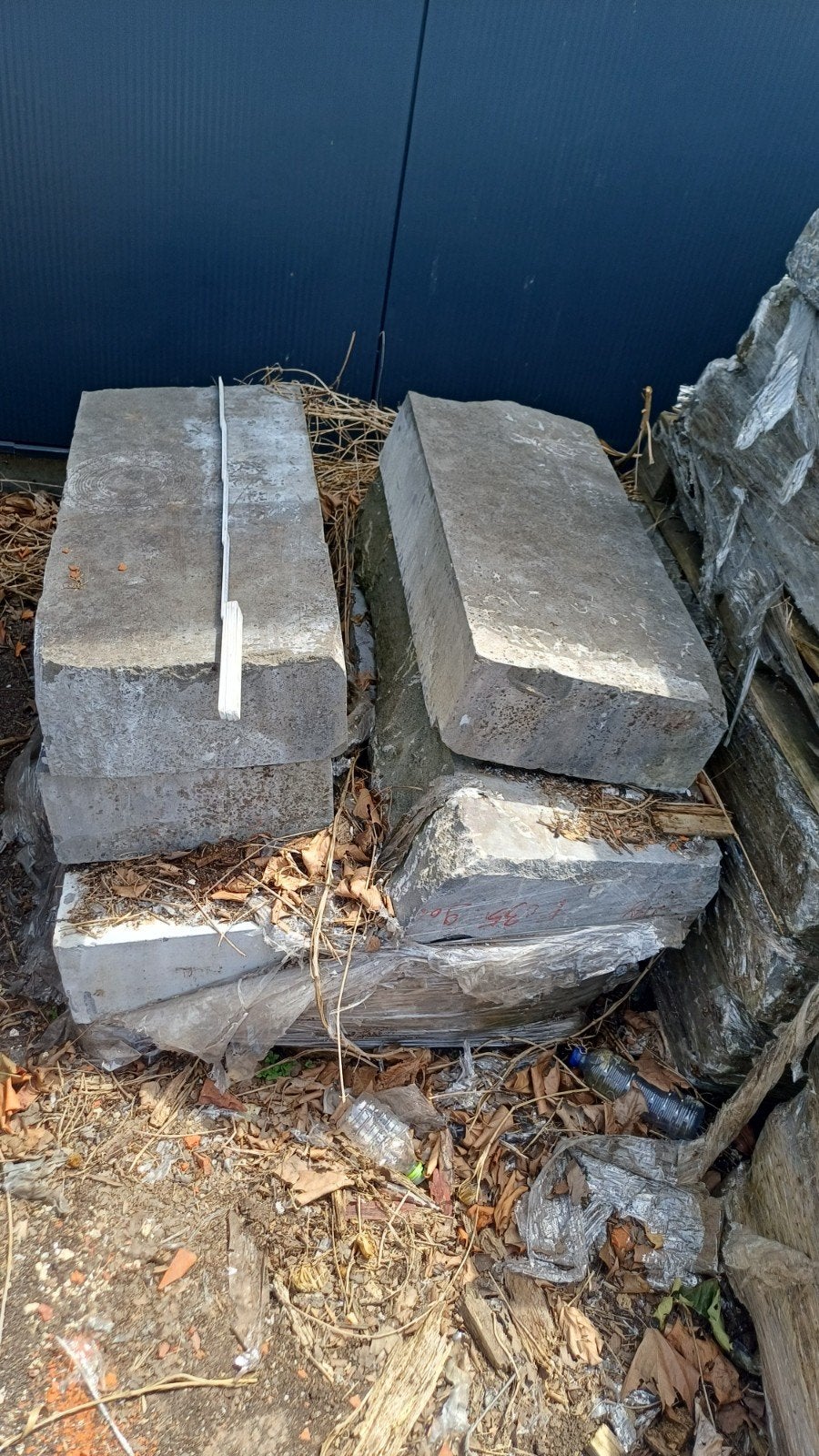 Gros lot de pierres bleu et granit, Enlèvement