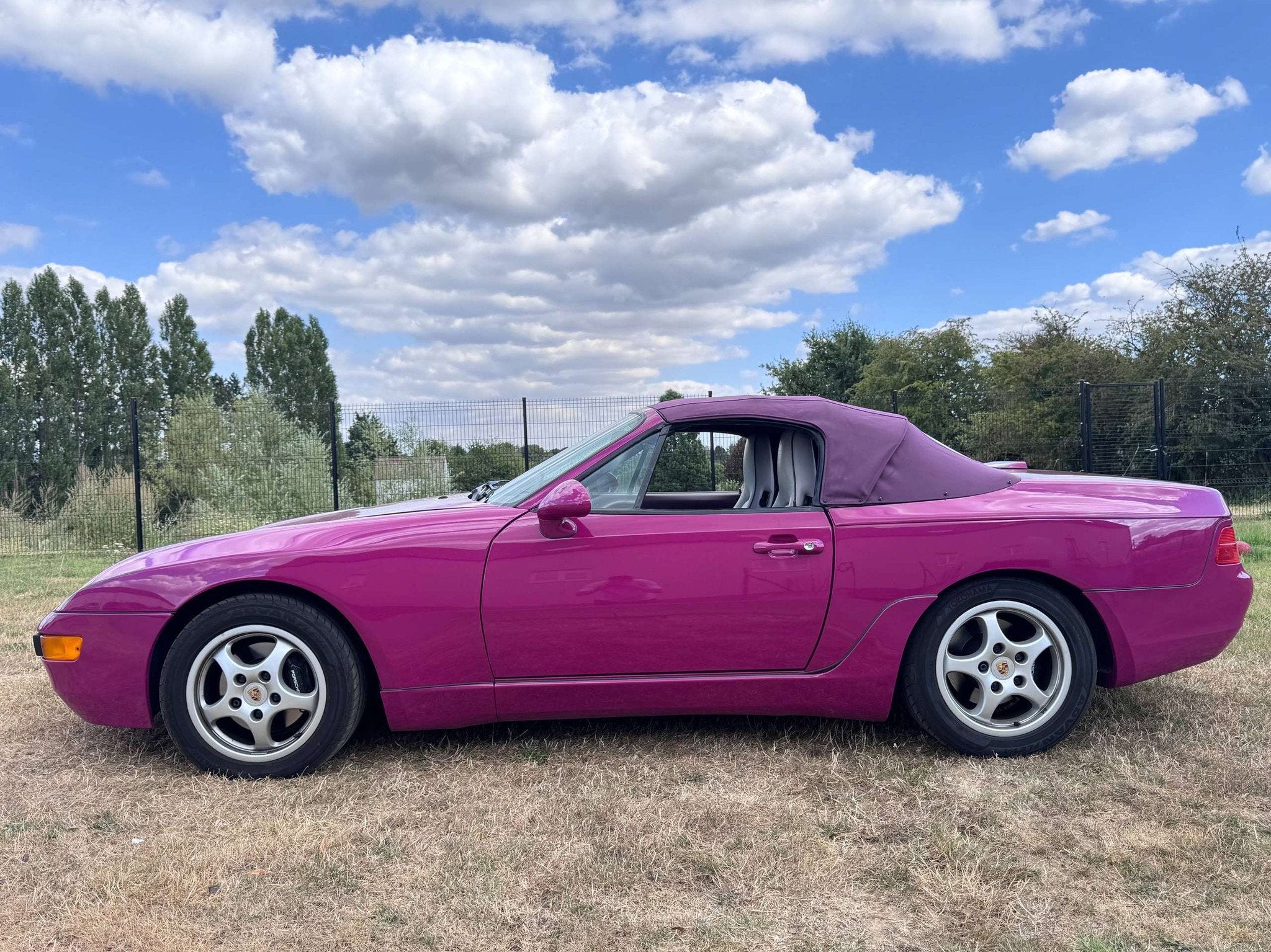 Porsche 968 Cabriolet RUBYSTONE OVER APRICOT AND MAGENTA ULT, foto 4