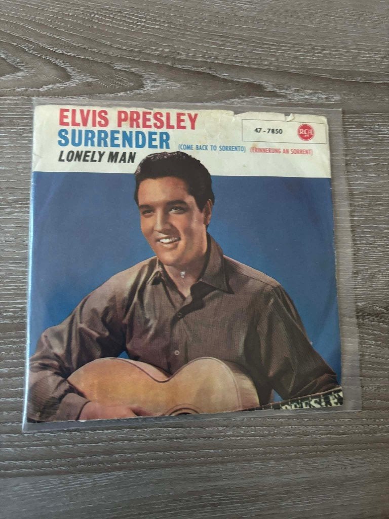 Elvis single, Surrender/lonely man. Duitse persing, black, Cd's en Dvd's, Vinyl Singles, Gebruikt, 7 inch, Ophalen of Verzenden