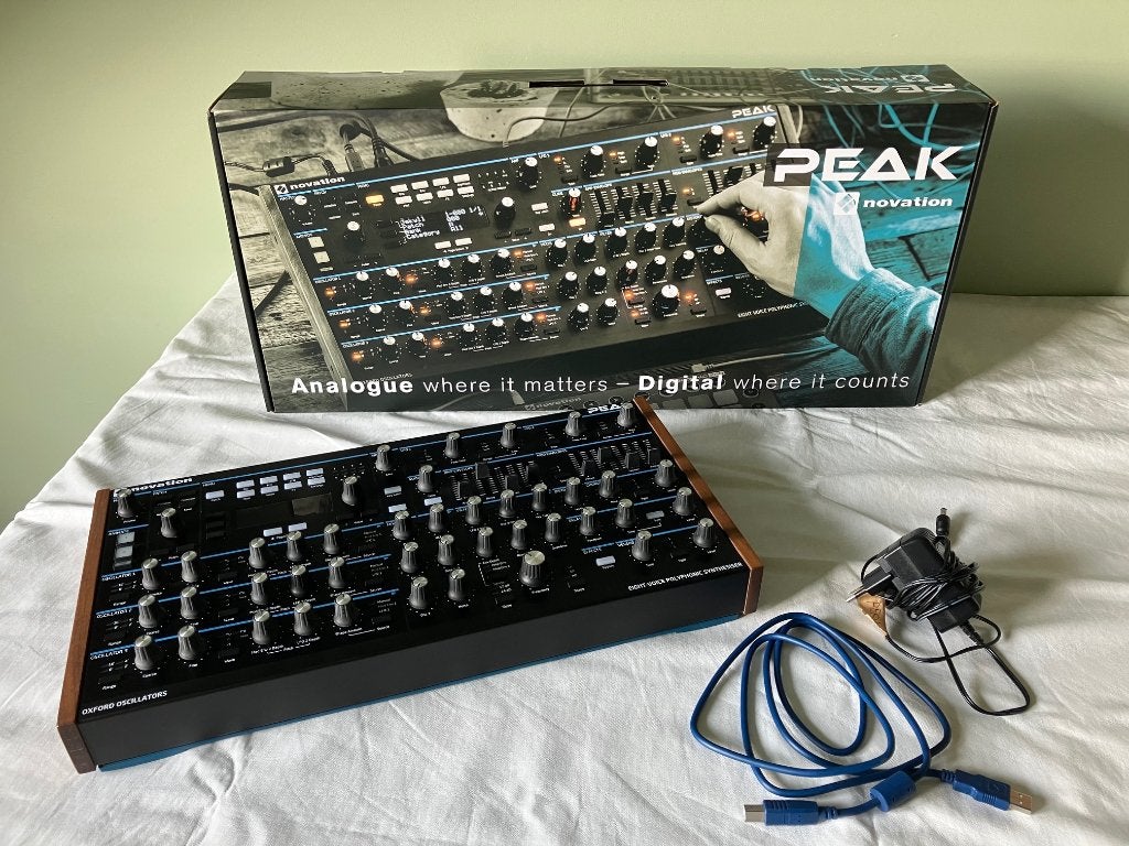 Novation Peak Polyfone Synthesizer( Incl. Originele Doos), Muziek en Instrumenten, Ophalen, Zo goed als nieuw, Novation, Met midi-aansluiting