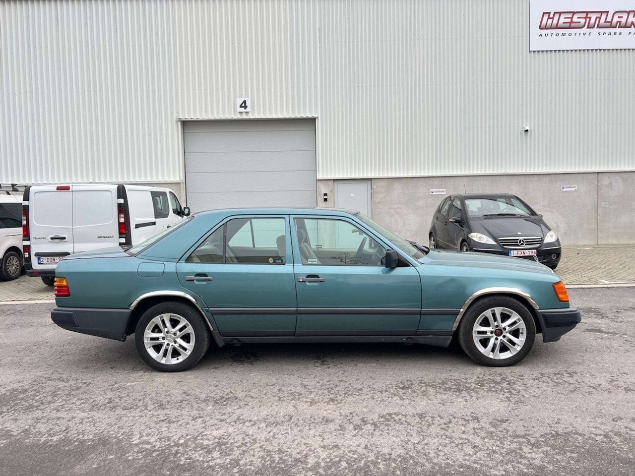 Mercedes-Benz E-Klasse E200 BENZINE Oldtimer * 1 Eigenaar *, foto 7