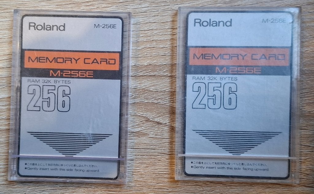Roland M-256E Memory card (Zo goed als nieuw), 2 stuks, Musique & Instruments, Modules de son, Comme neuf, Roland, Enlèvement ou Envoi