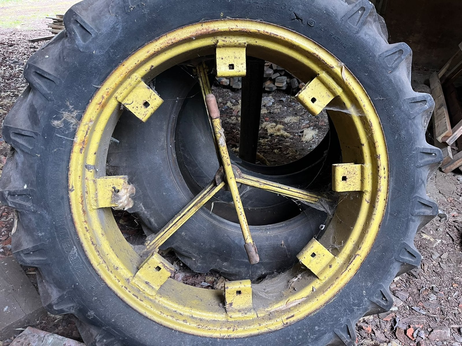 Tracktor band, Zakelijke goederen, Ophalen