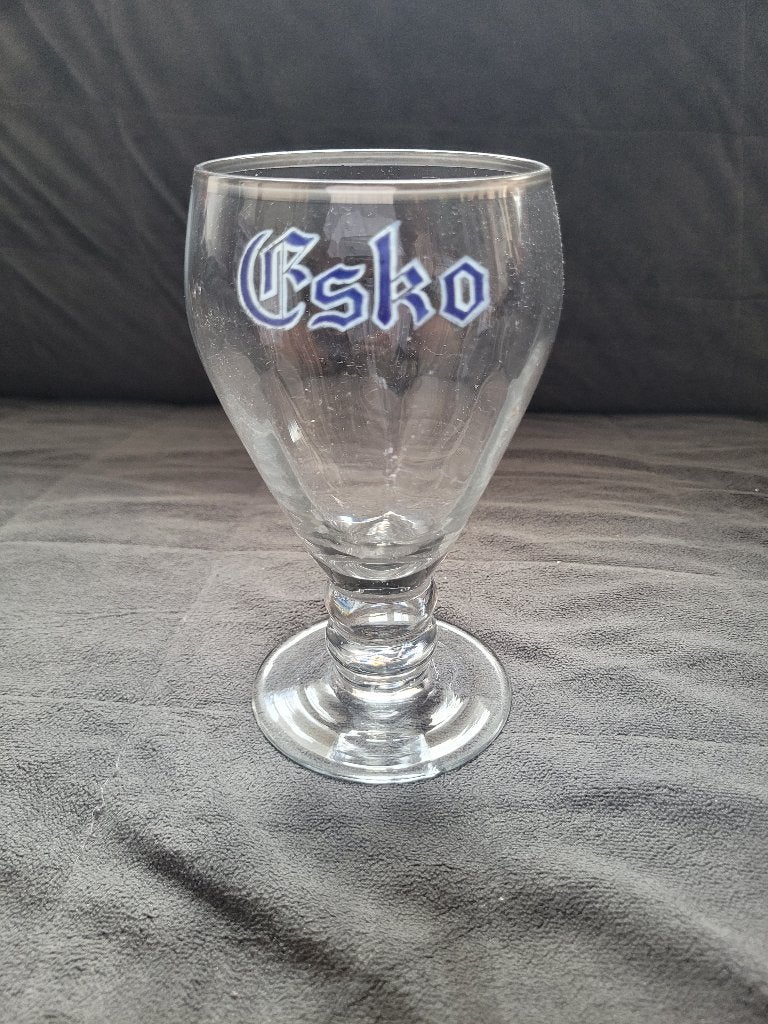 verre bière émaillé Esko, Collections, Marques de bière, Enlèvement ou Envoi, Comme neuf, Verre ou Verres, Autres marques