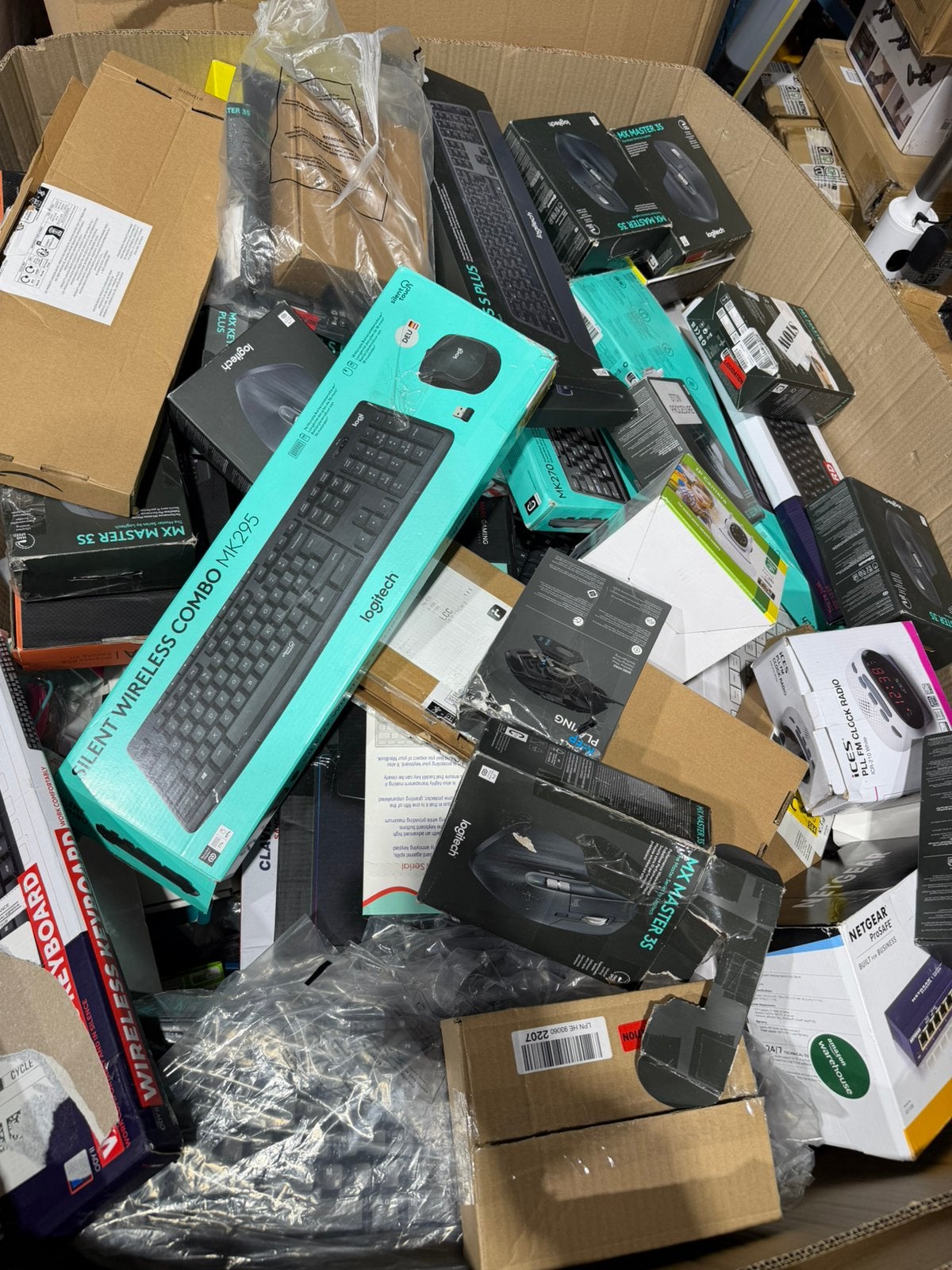 partij retourgoederen van computeraccessoires, Computers en Software, Ophalen, Titil, Info@tiril.de