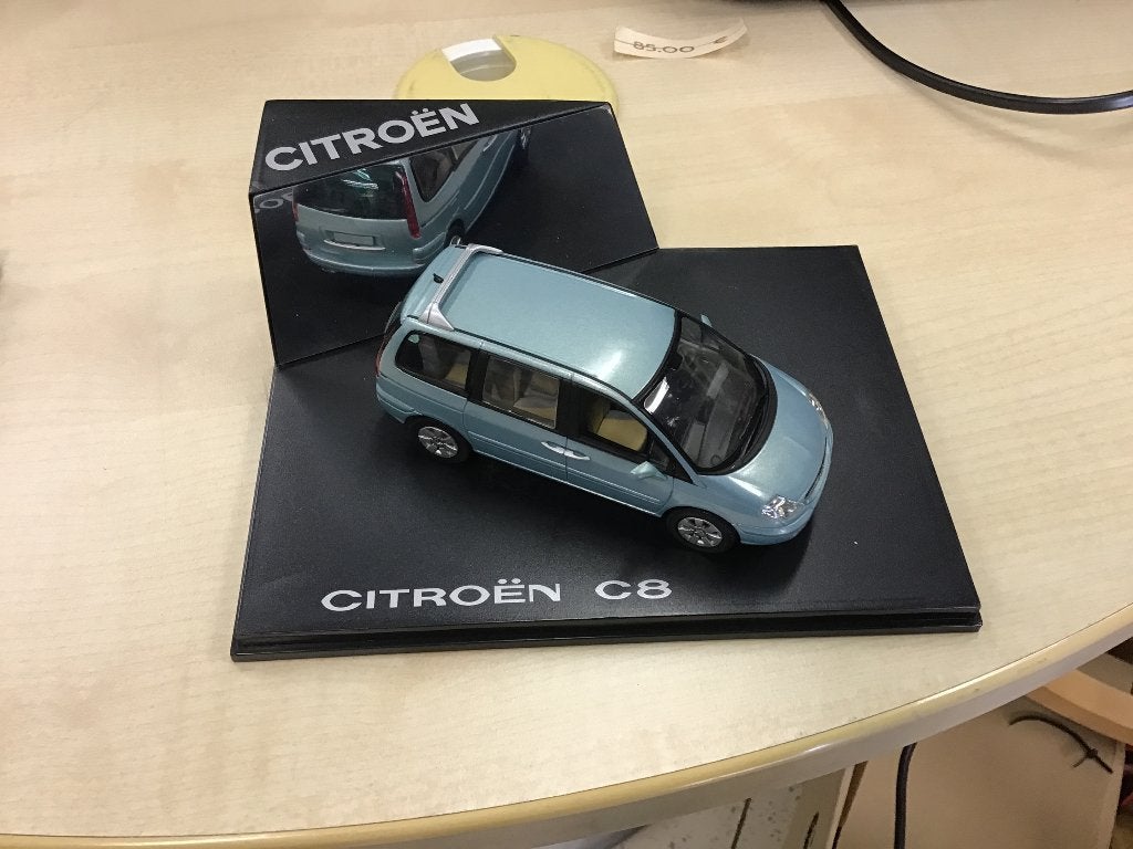 MINIATUUR AUTO, Hobby en Vrije tijd, Modelauto's | 1:43, Ophalen, Zo goed als nieuw, Auto, Overige merken