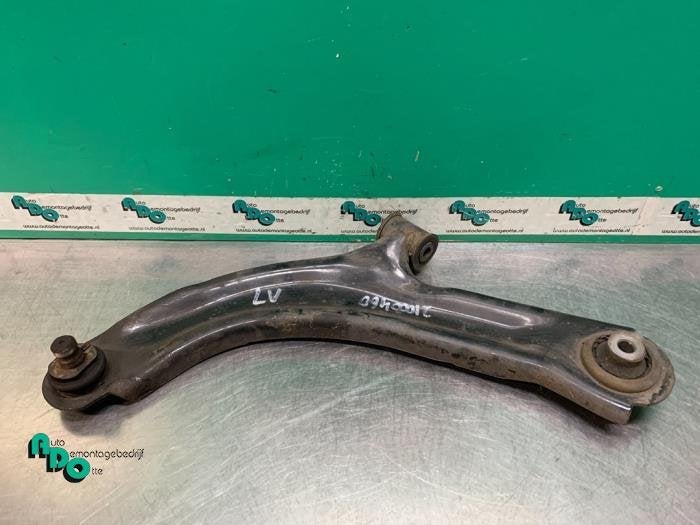 Bras de suspension avant gauche d'un Renault Clio (Clio 3 06, Renault, -, 3 mois de garantie, Utilisé