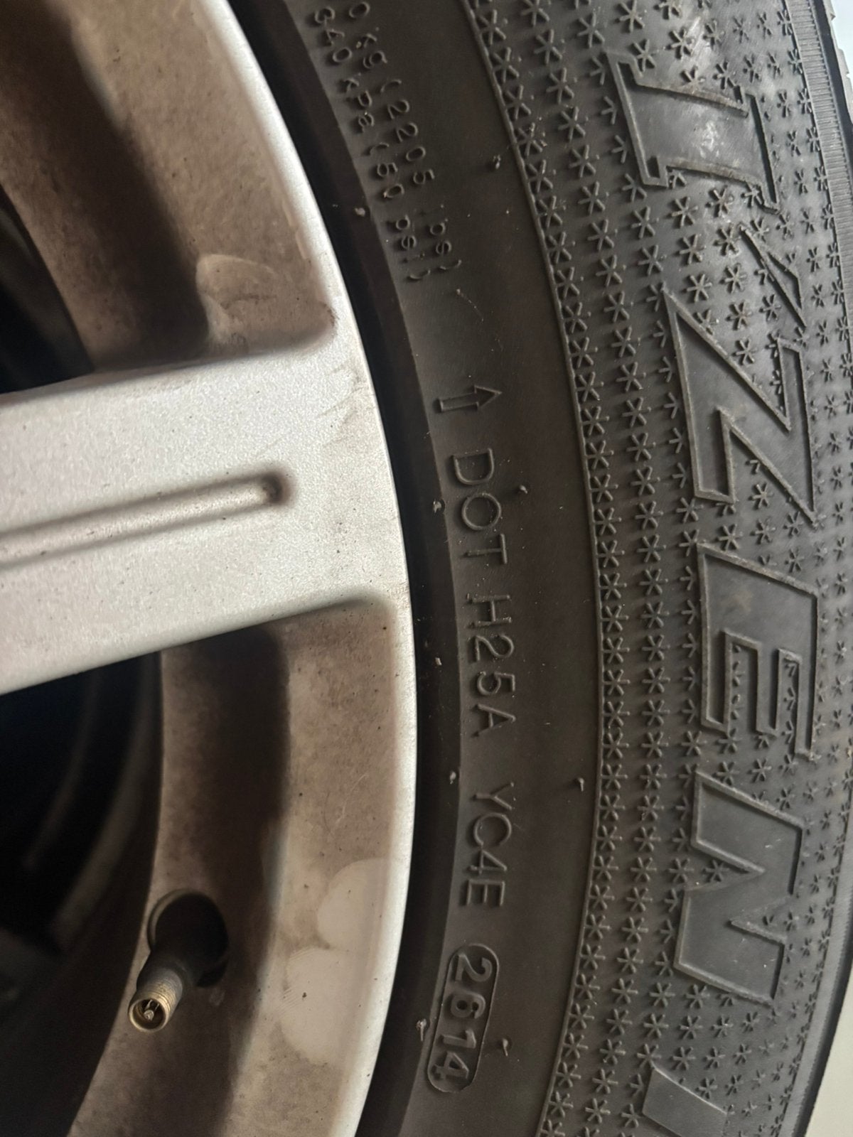 4 pneus hiver avec jantes pour 935/65R 17 108H, Auto diversen, Ophalen, Zo goed als nieuw