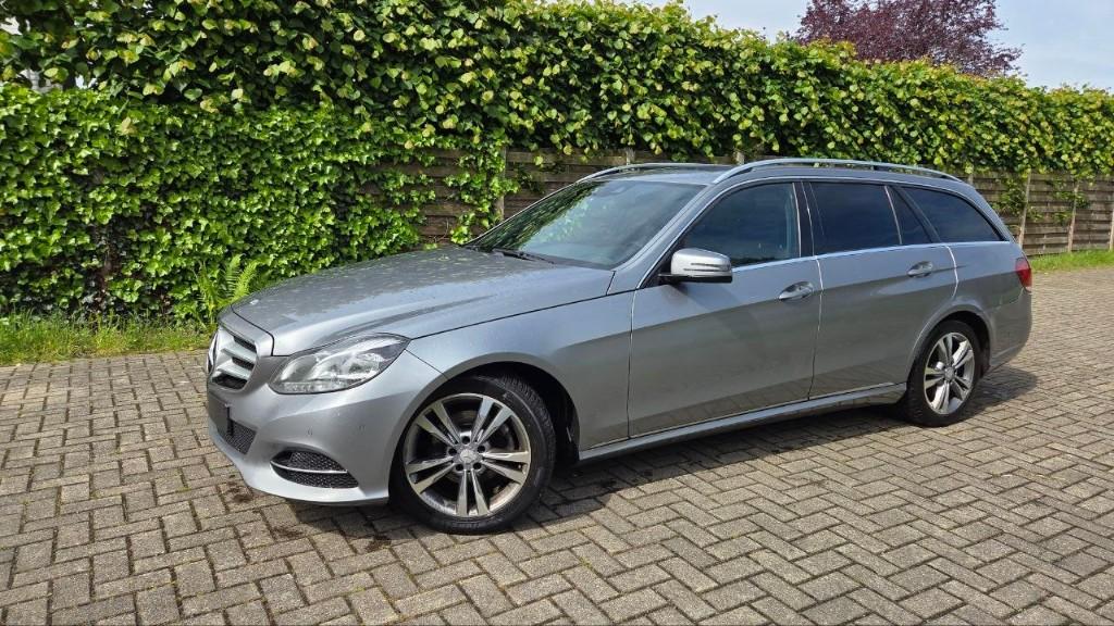 Mercedes Benz E200 van 2013, goede staat, automaat, Auto's, Automaat, Euro 5, Zwart, Bedrijf