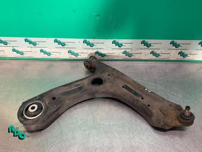 Bras de suspension avant droit d'un Volkswagen Polo (Polo 09, Autos : Pièces & Accessoires, Volkswagen, -, 3 mois de garantie