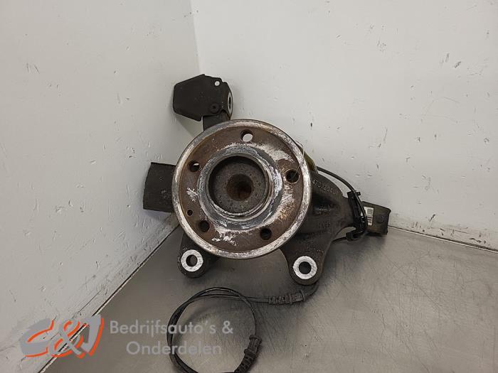 Fusee links-voor van een Mercedes V-Klasse, Gebruikt, -, Ophalen of Verzenden, -
