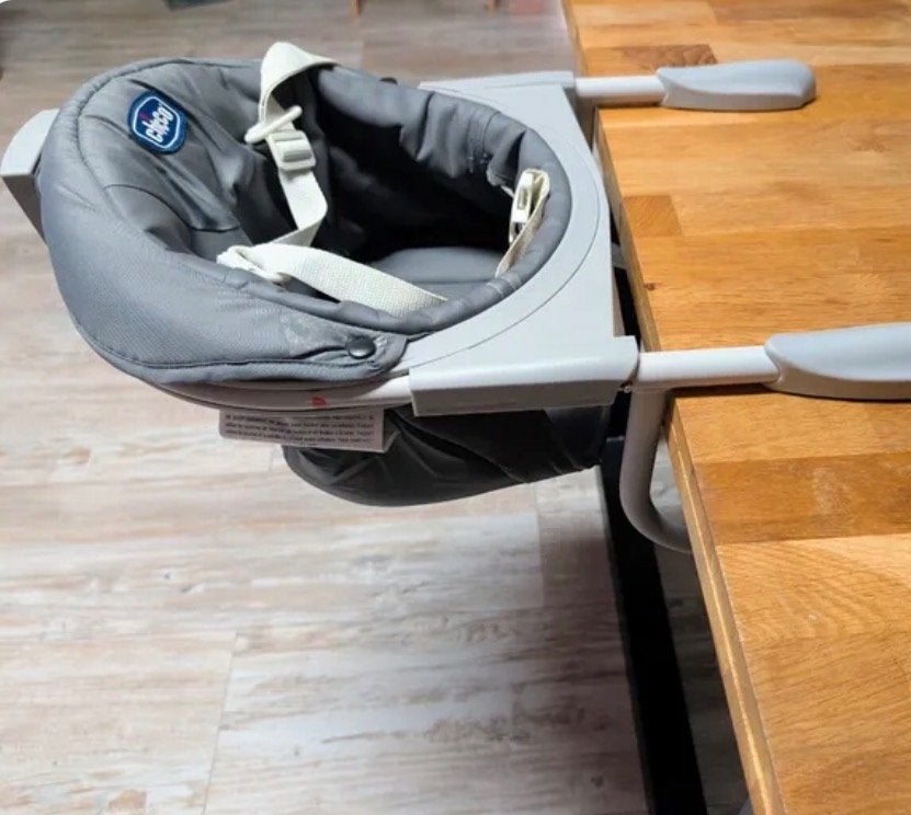 Siège de table bébé 360 Chicco, Enfants & Bébés, Avec ceinture(s), Comme neuf, Chaise rebondissante, Enlèvement
