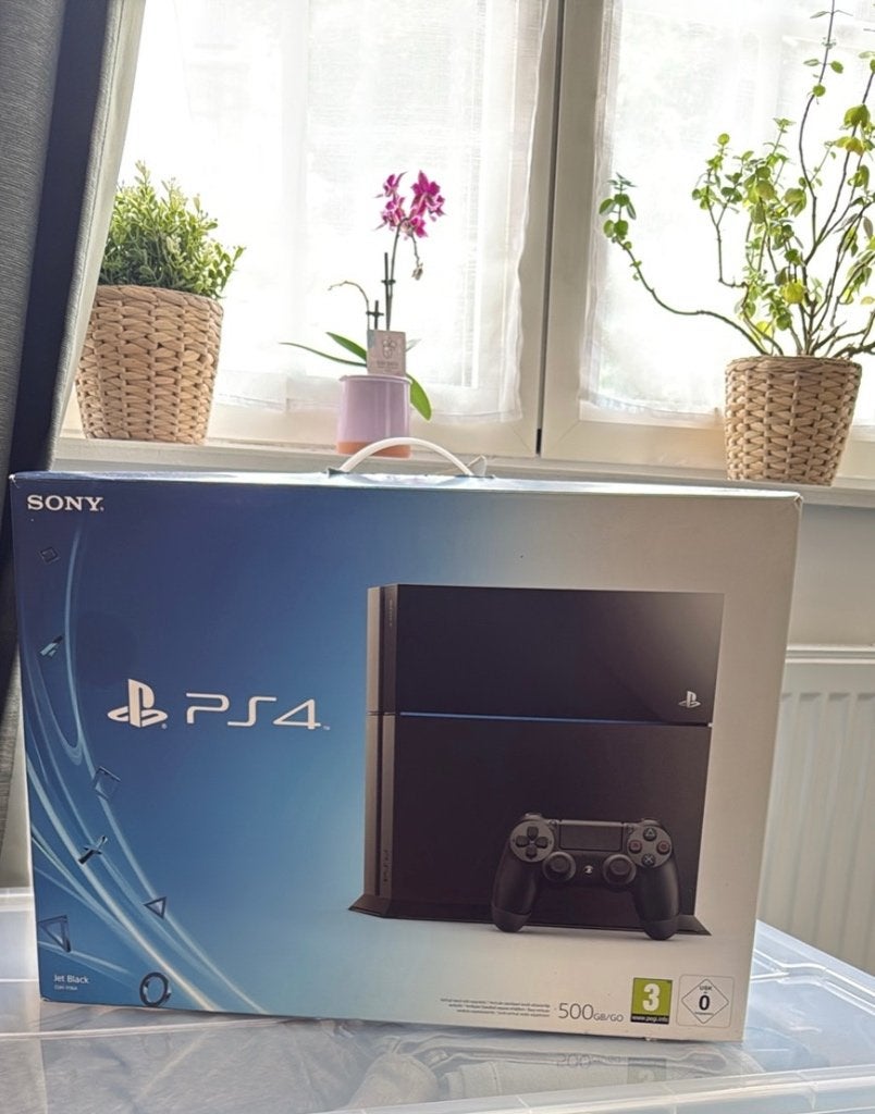 PlayStation 4 zwart, Games en Spelcomputers, Spelcomputers | Sony PlayStation 4, 500 GB, Met 2 controllers, Ophalen of Verzenden