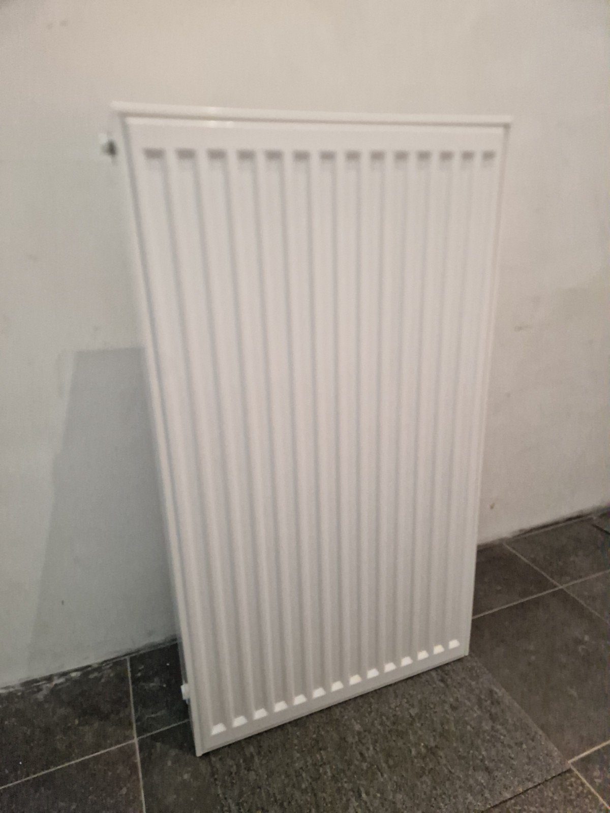 Radiator 90x50 T33 1667W onberispelijke staat, Doe-het-zelf en Bouw, Ophalen, Radiator