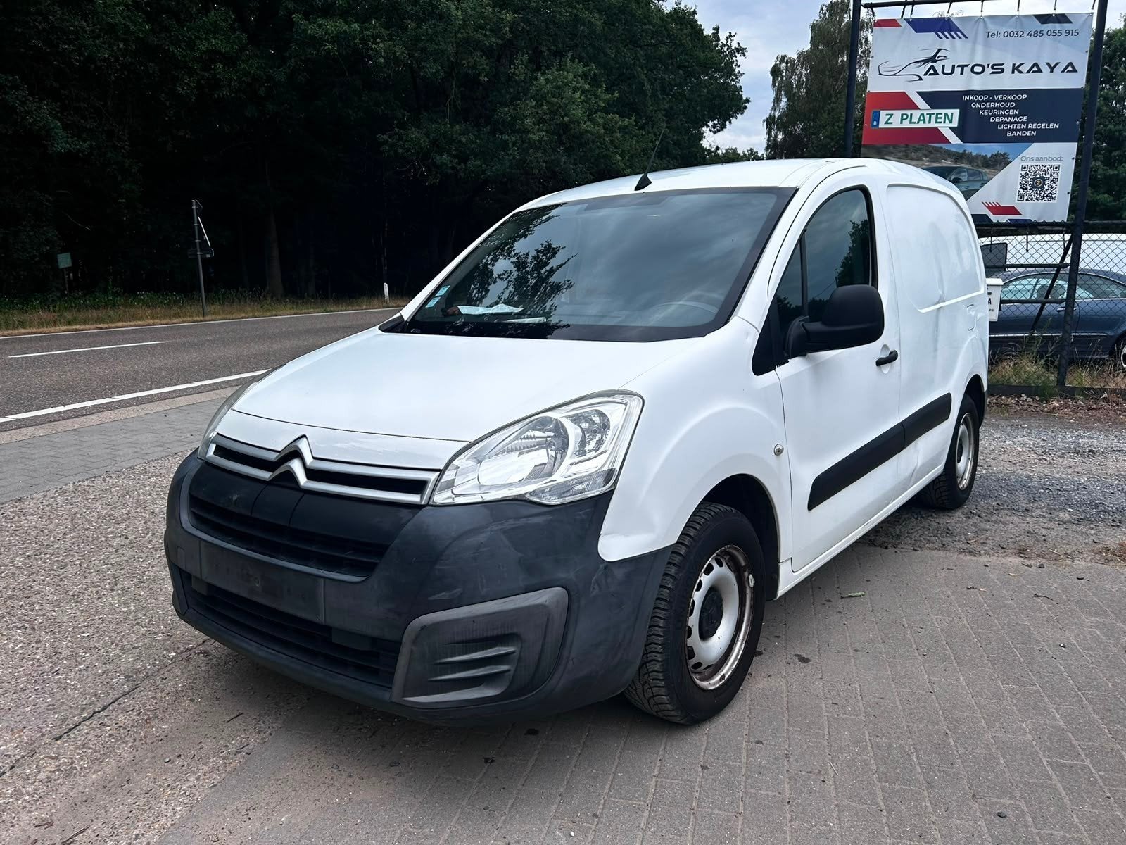 Cietroen berlingo 1.6 diesel 182000 km bj 7/2016, Auto's, Voorwielaandrijving, Euro 5, Stof, Zwart