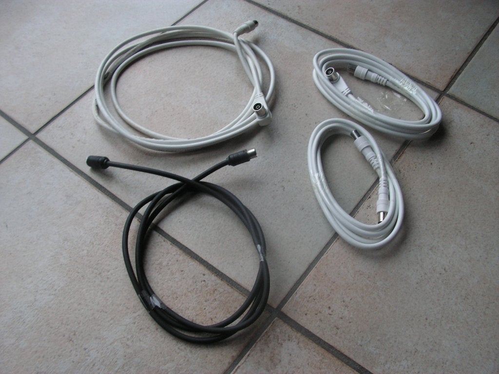 Coax kabels (4 stuks beschikbaar). (2 € vr alles), Audio, Tv en Foto, Audiokabels en Televisiekabels, Ophalen of Verzenden, Gebruikt
