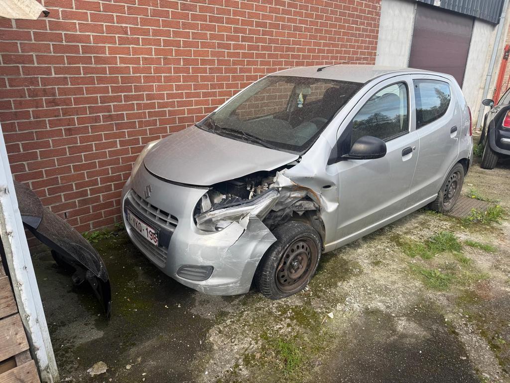 Suzuki alto 1.0i euro 5-ongeluk, Auto's, Suzuki, Euro 5, Stof, 50 kW, Particulier