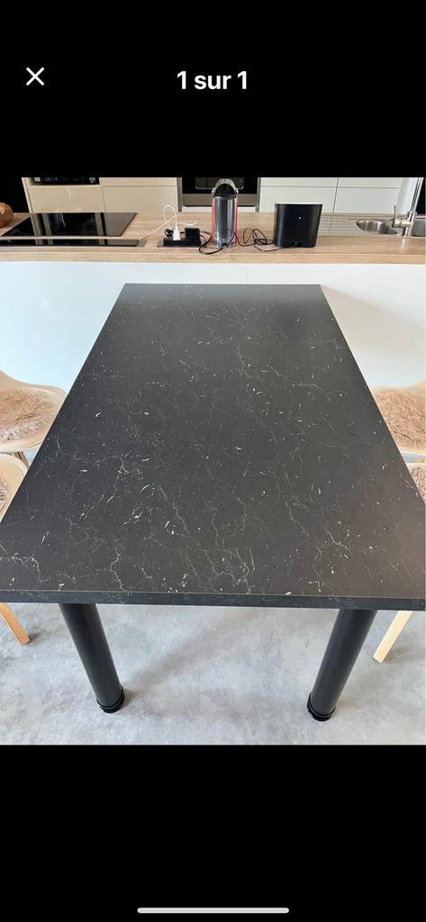 Table de cuisine à fixer effets marbrés + 2 pieds., Enlèvement, Comme neuf, 50 à 100 cm