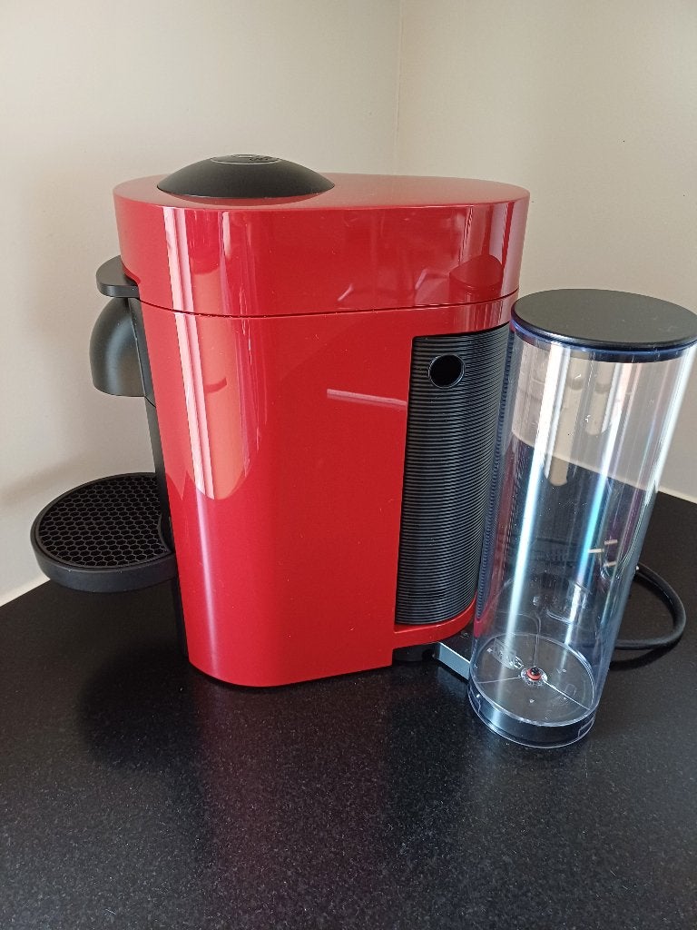 machine à café Magimix Nespresso Vertuo Plus, Machine à espresso, Réservoir d'eau amovible, 2 à 4 tasses, Comme neuf