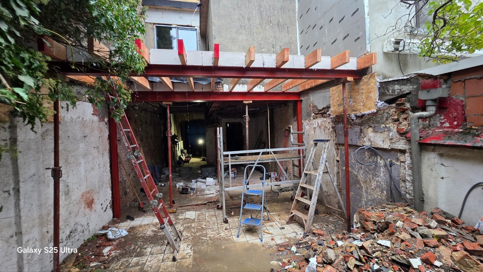 draagmuur afbreken en draagbalk pkastsen., Doe-het-zelf en Bouw, Betonmolens, Ophalen of Verzenden