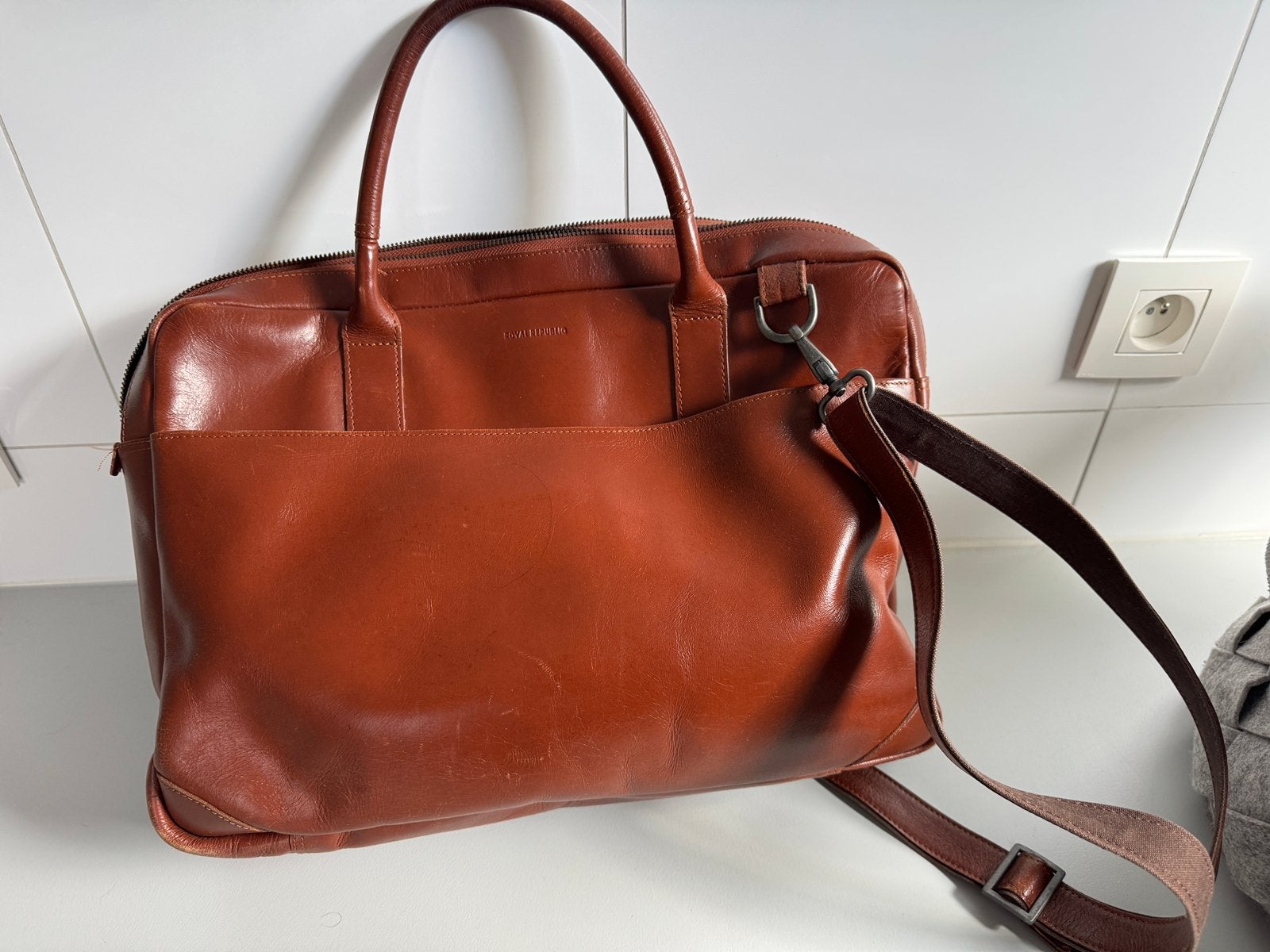 Leren tas, Handtassen en Accessoires, Tassen | Schoudertassen, Bruin, Zo goed als nieuw, Leer, Ophalen