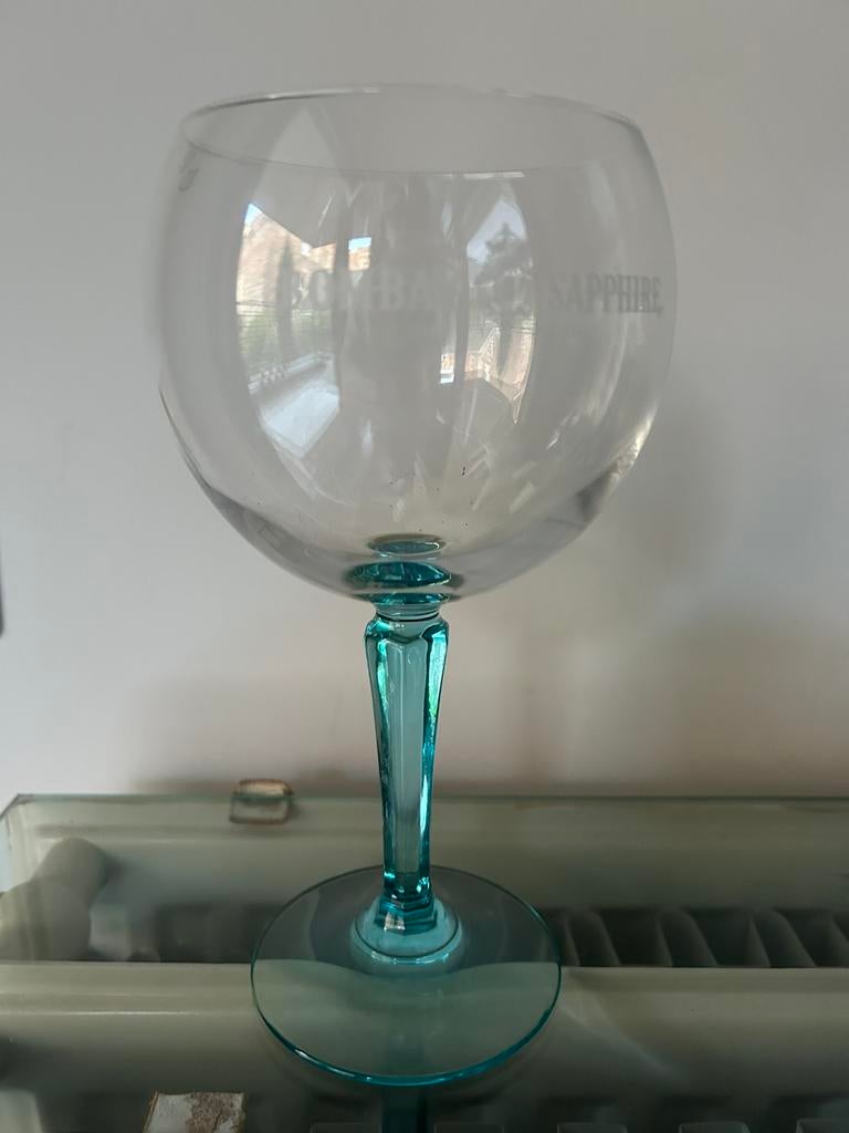 Glazen Bombay Sapphire groot model 3euro klein model 2,5euro, Verzamelen, Glas en Drinkglazen, Ophalen, Zo goed als nieuw
