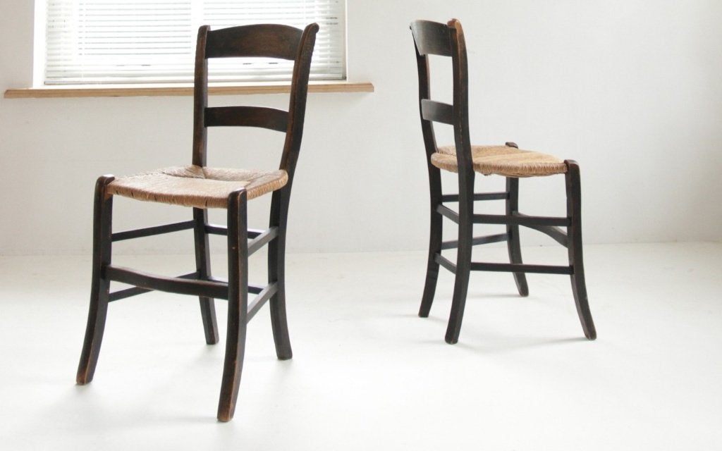 Paar antieke Noord-Franse zwarte stoelen biezen ca 1900, Ophalen