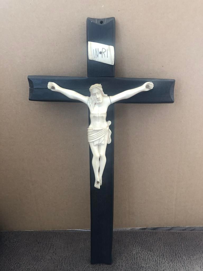 Christus gesneden op een ebbenhouten kruis, Ophalen of Verzenden, Zo goed als nieuw