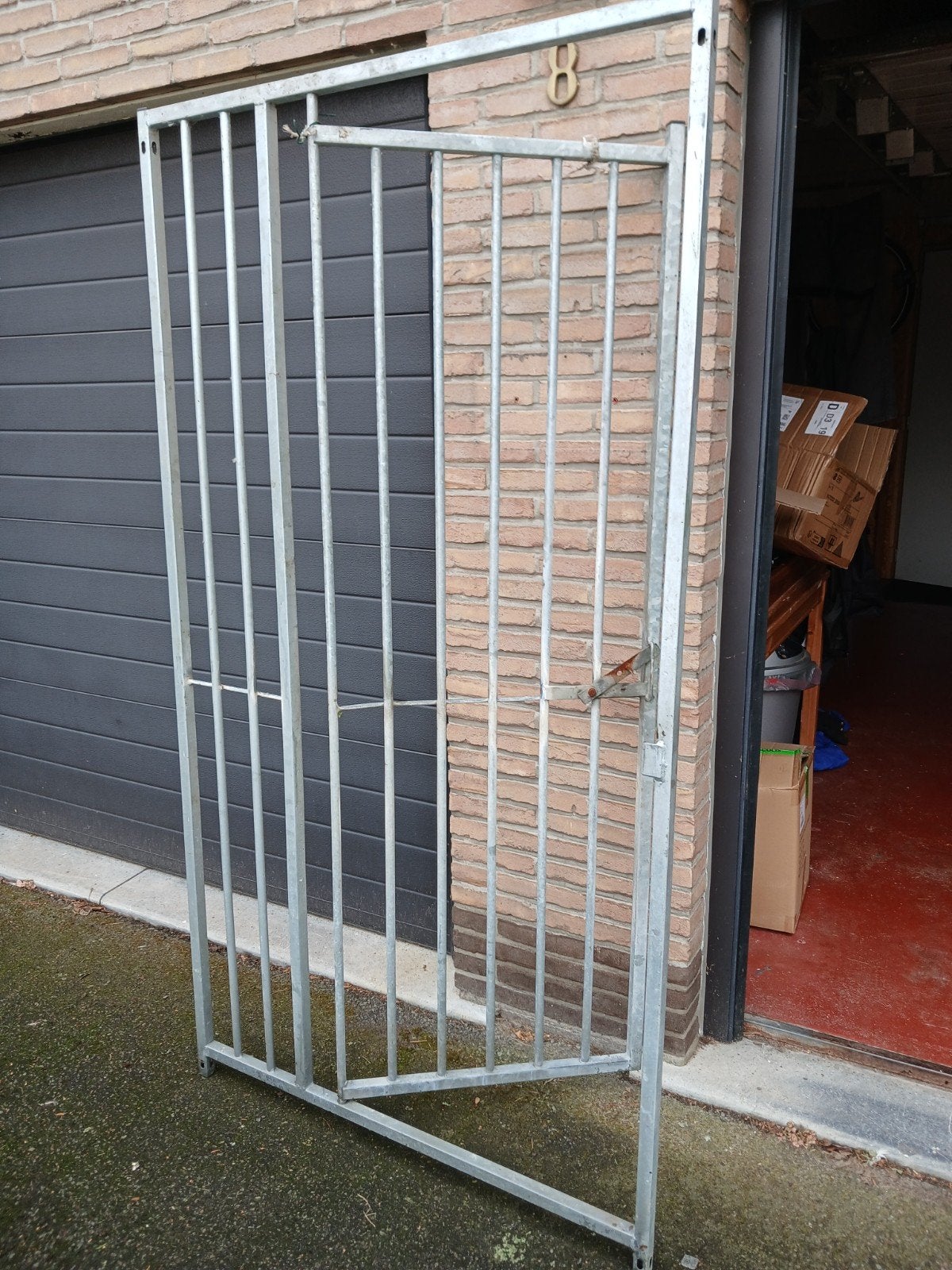 ijzeren poort met deur kennel, Enlèvement