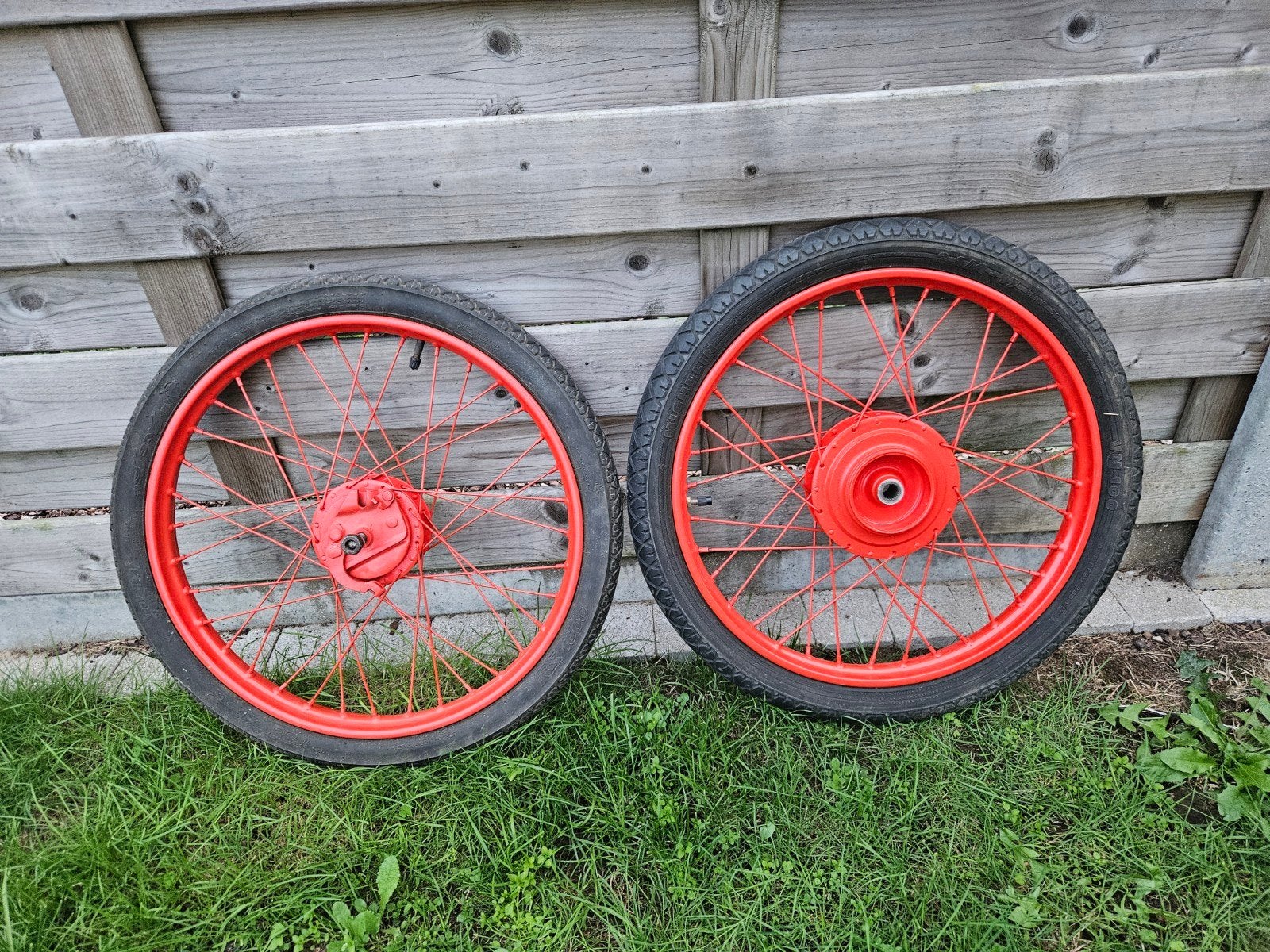 rood gepoederlakte spaakwielen honda camino, Motoren, Ophalen of Verzenden