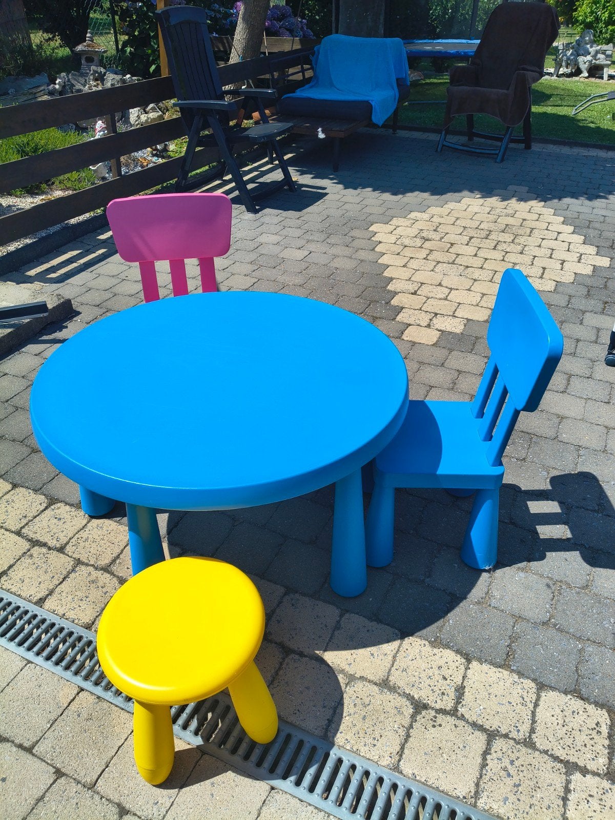 Tafel + 2 stoelen en krukje IKEA, Kinderen en Baby's, Ophalen