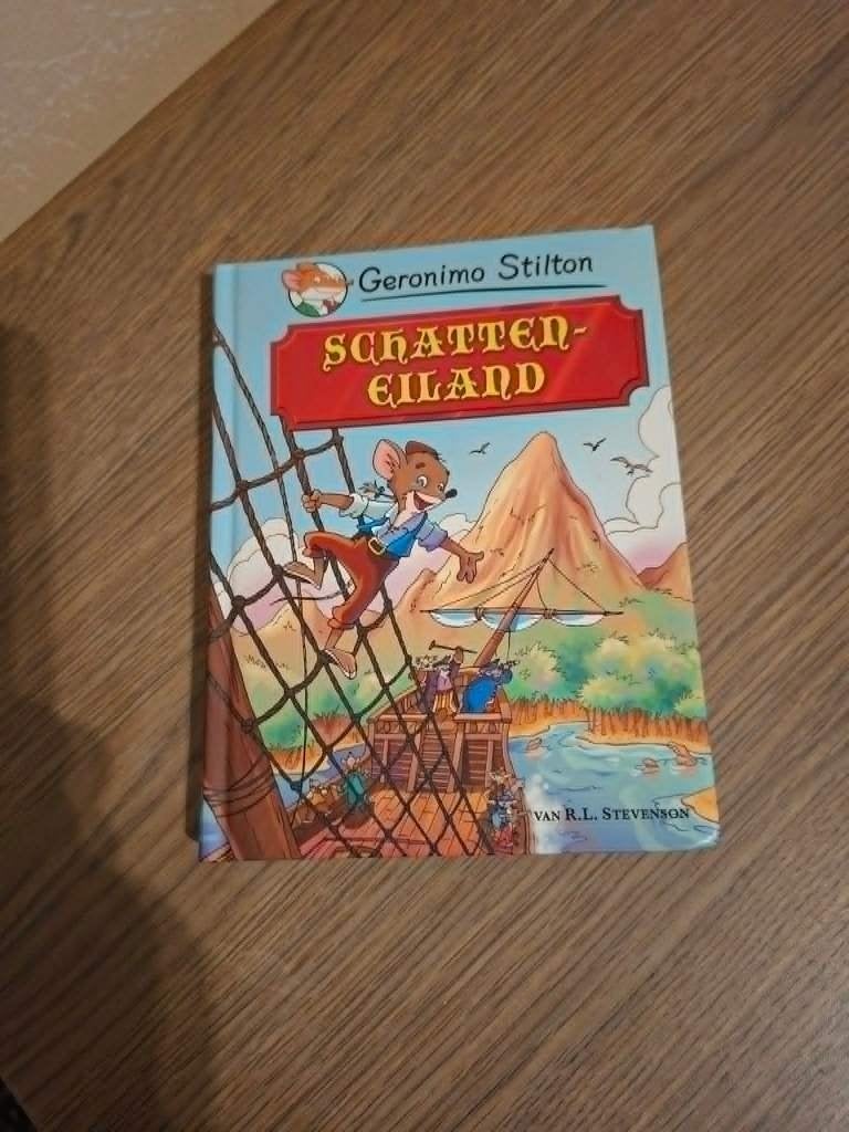 Schatteneiland / Geronimo Stilton, Boeken, Kinderboeken | Jeugd | 10 tot 12 jaar, Zo goed als nieuw, Fictie, Ophalen of Verzenden