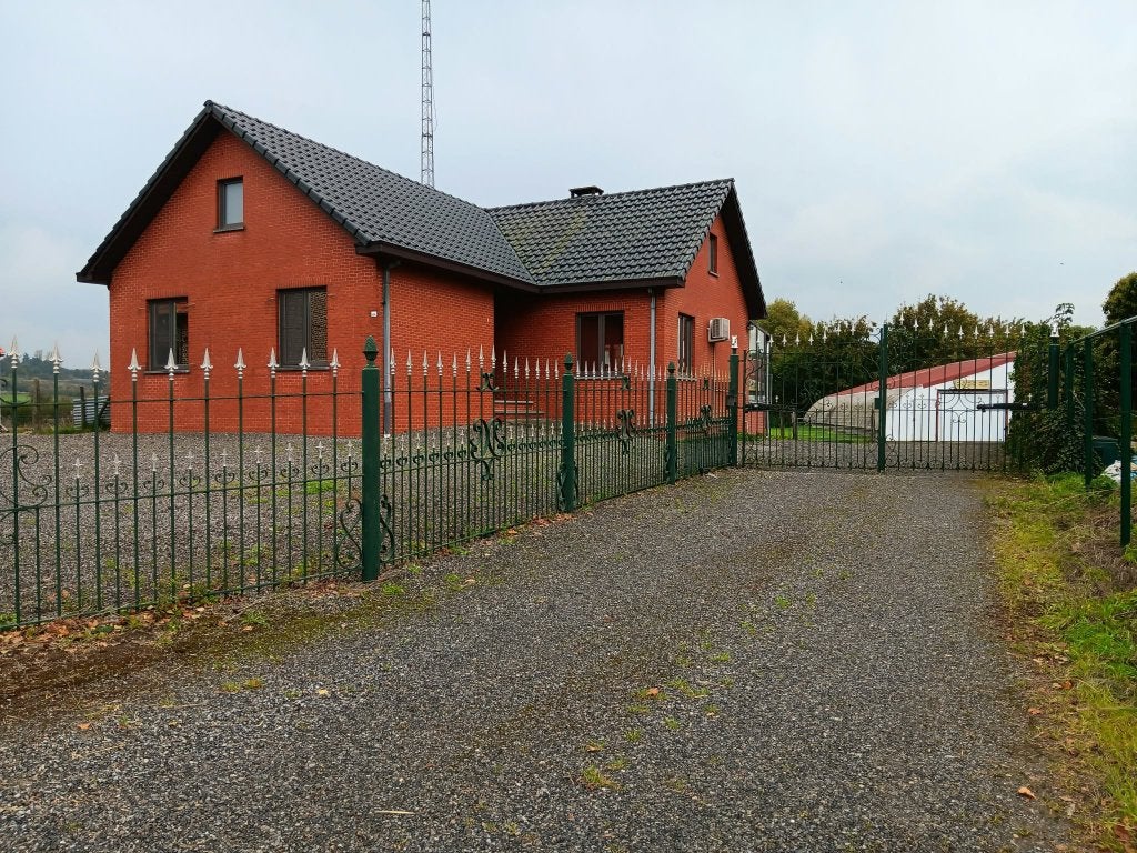 huis met loods van 600 vierkantemeter, 337 kWh/jaar, 3 kamers, 334 kWh/m²/jaar, Verkoop zonder makelaar