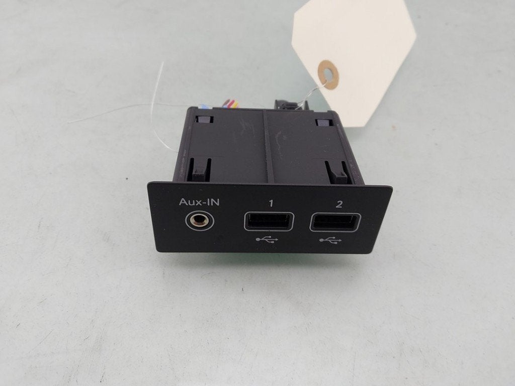 PORT AUX/USB Renault Zoé (AG) (|280231553R|), Renault, Utilisé, Peter-Huppertz-Straße 5
51063  Köln, DE, Dialog.deutschland@renault.de