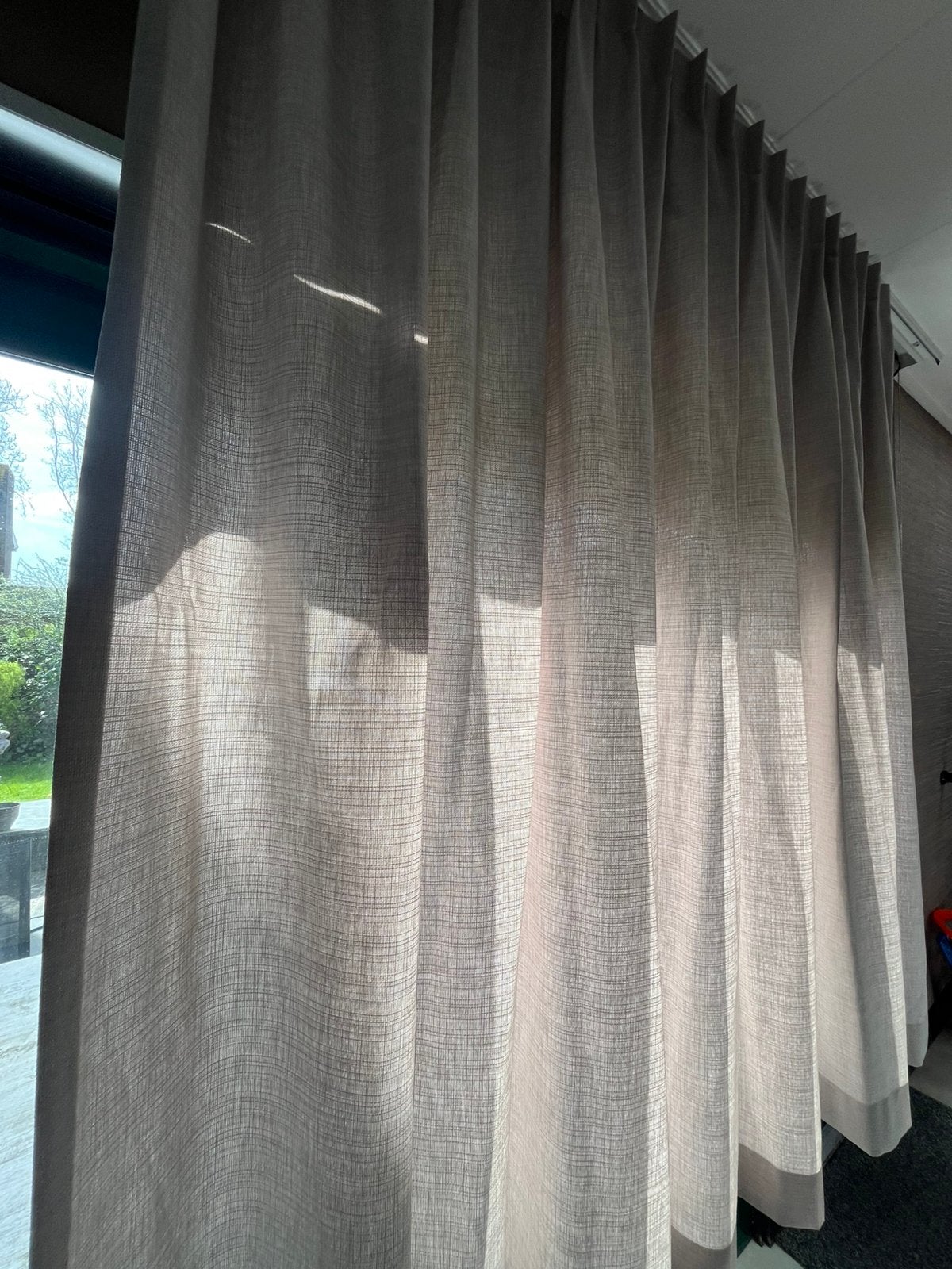 Vadain overgordijn set (nieuw) 219x400, Huis en Inrichting, Stoffering | Gordijnen en Lamellen, Ophalen of Verzenden, Nieuw, Grijs