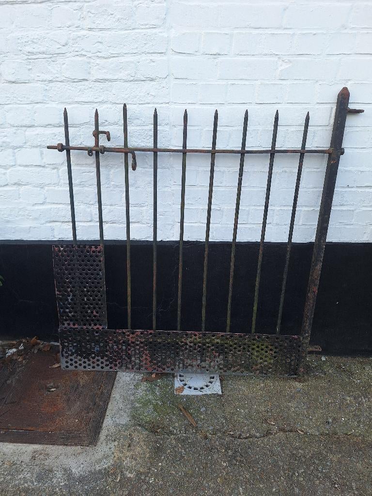 Ancienne Barrière métallique pleine masse, Jardin & Terrasse, Portail battant, Acier, 100 à 150 cm, Enlèvement