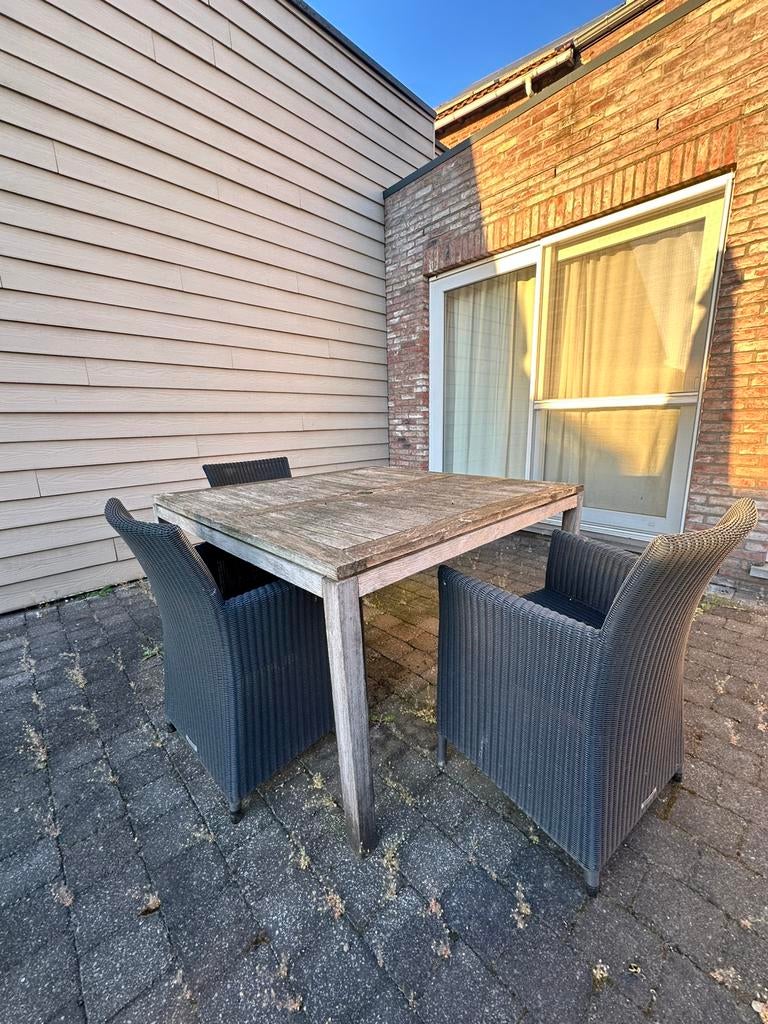 Houten tuintafel + 3 wicker stoelen. stevig & stijlvol, Ophalen, Hout