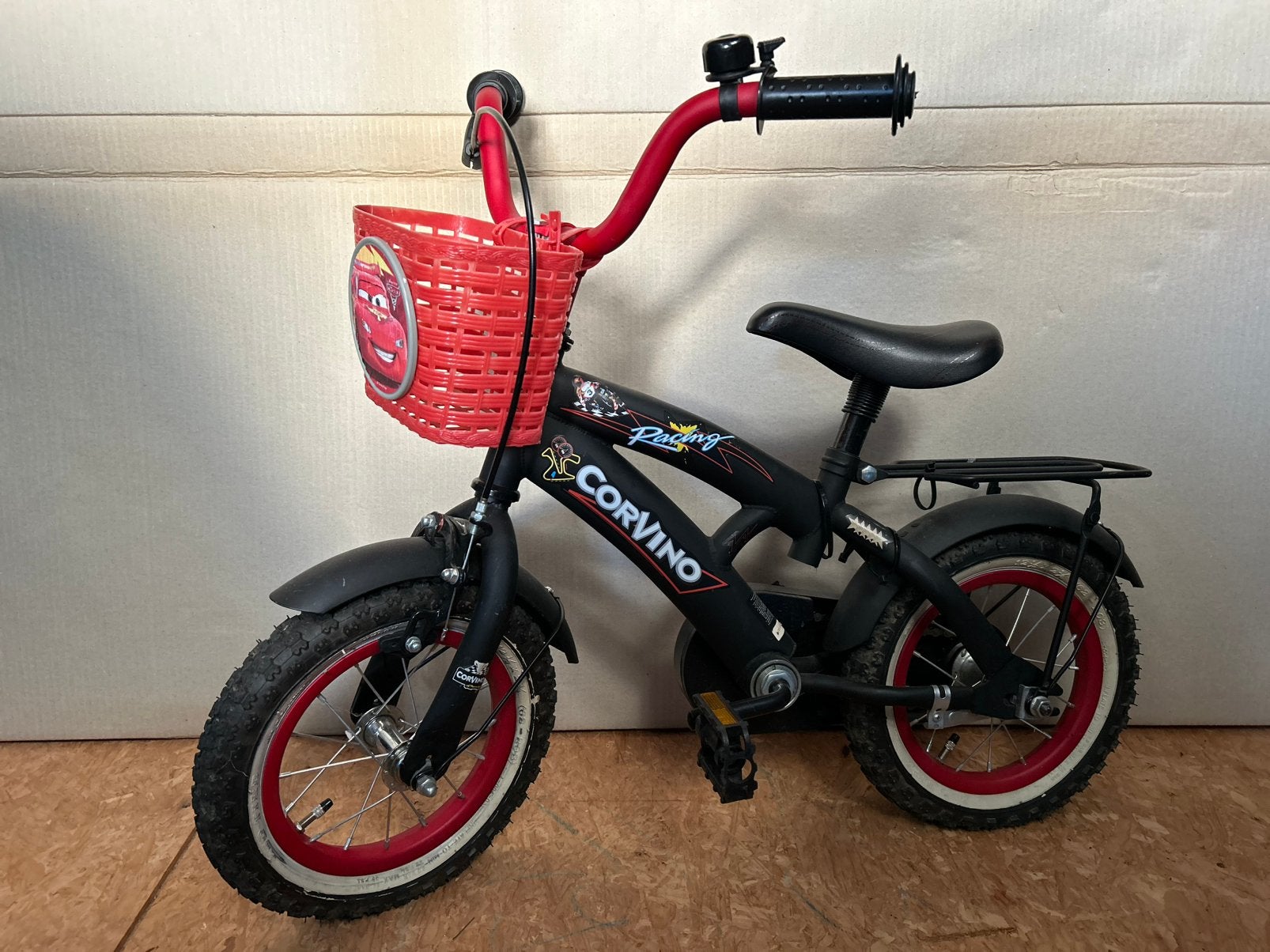 Corvino Racing kinderfiets zwart-rood met Cars-mandje, Ophalen, Gebruikt, Minder dan 16 inch