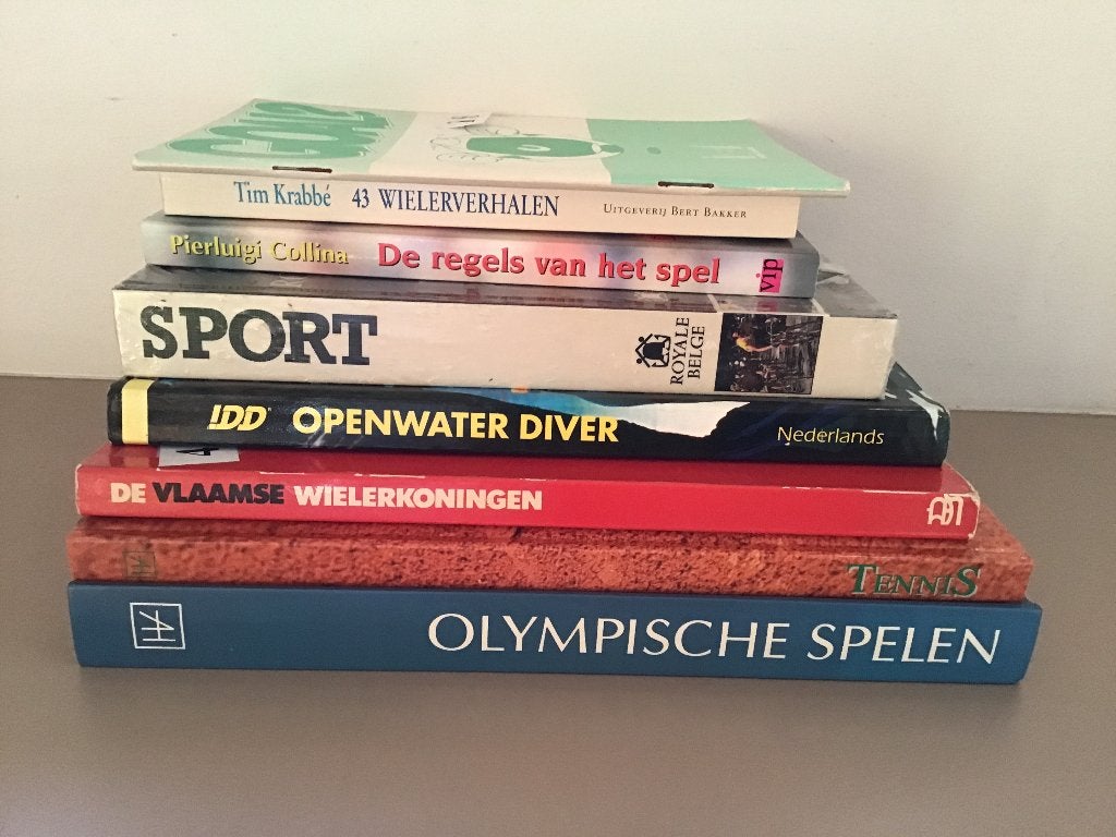 8 livres de sport, des sports variés et plus encore..., Enlèvement ou Envoi, Comme neuf
