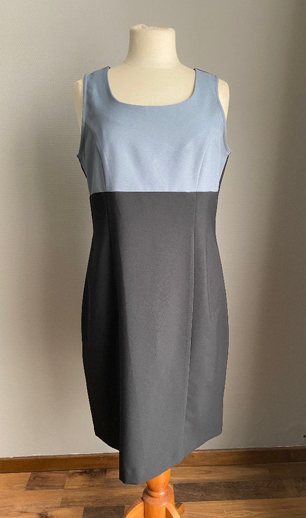 Zwart-grijze jurk Joseph Ribkoff maat 42, Kleding | Dames, Jurken, Zo goed als nieuw, Maat 42/44 (L), Zwart, Verzenden