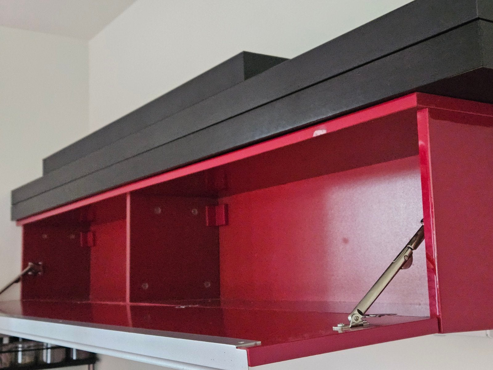 Gratis op te halen 1x Hangkast + 3x hangwandplanken, Huis en Inrichting, Woonaccessoires | Zuilen en Pilaren, Gebruikt, Ophalen