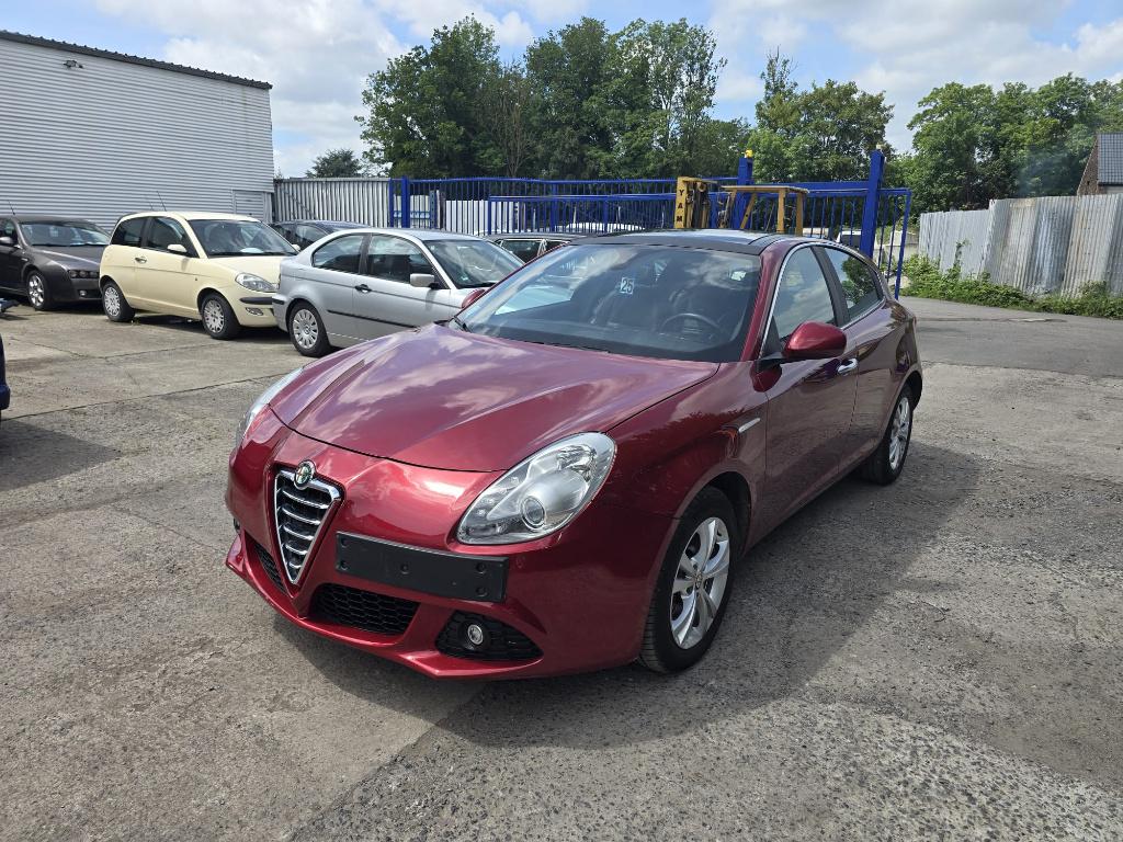 Alfa Romeo Giulietta 2012 photo 2