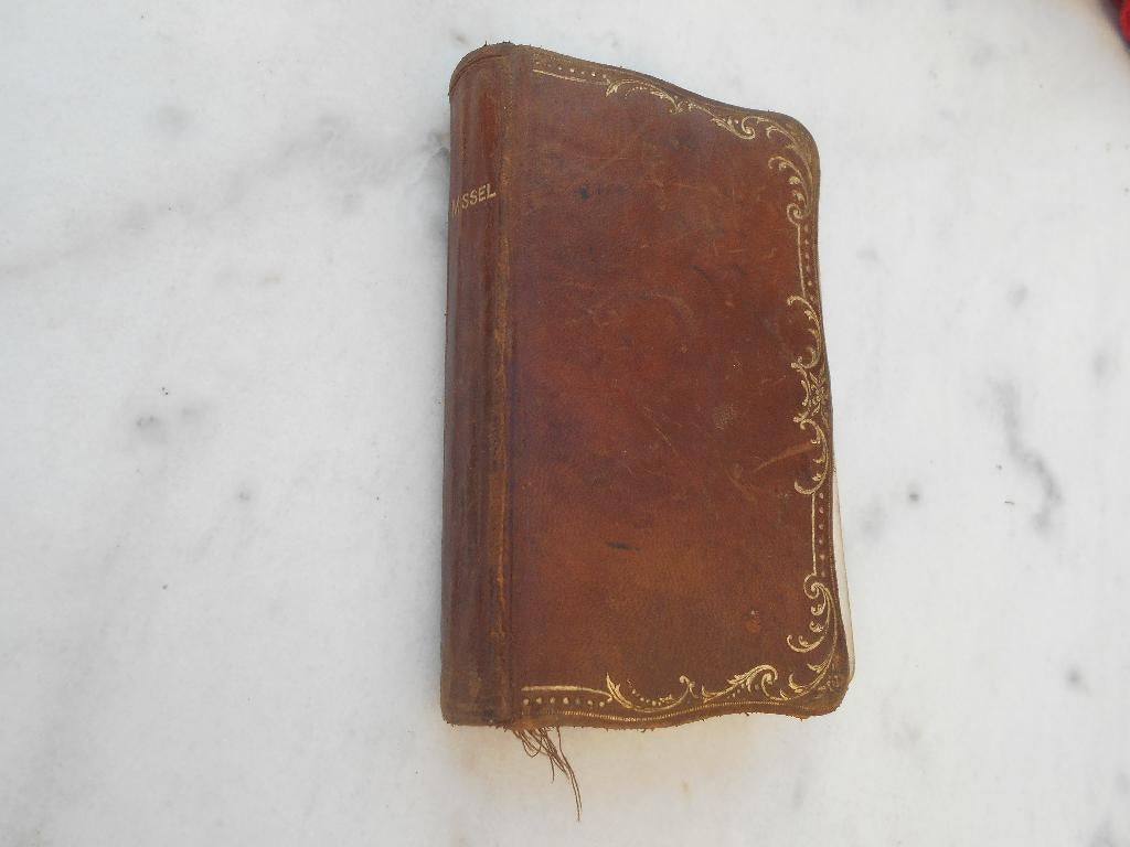 ancien missel de l'adoration 1924 numeroté 296 reliure cuir, Collections, Religion, Enlèvement ou Envoi, Utilisé, Livre, Christianisme | Catholique