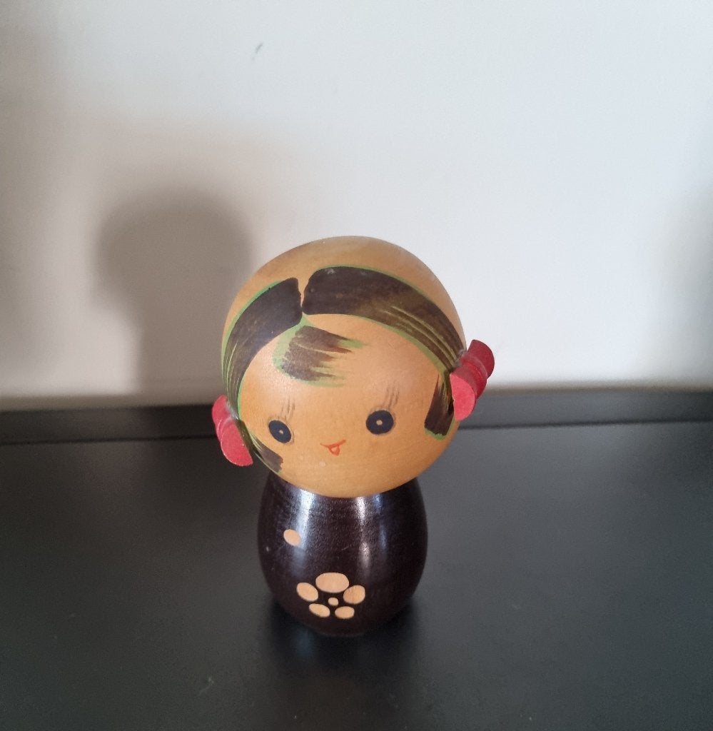Cute Pigtail Kokeshi de (probablement) Sato Suigai, Antiquités & Art, Art | Art non-occidental, Sculpture sur bois, Japon, Bois