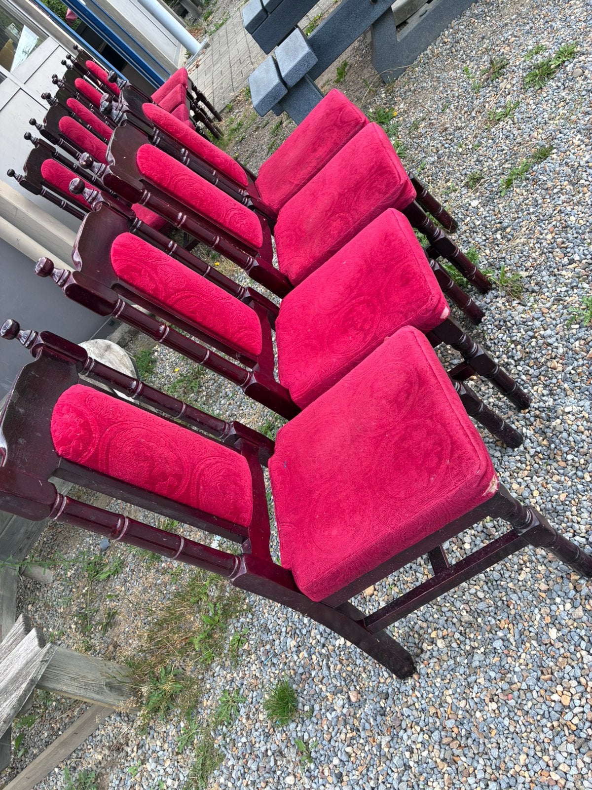 Stoelen in genk, Ophalen
