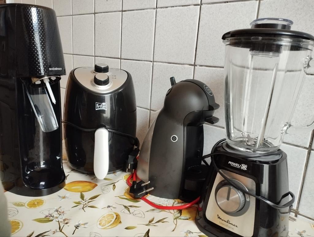 Vier apparaten in één: blender, capsule-koffiezetapparaat,, Ophalen, Blender
