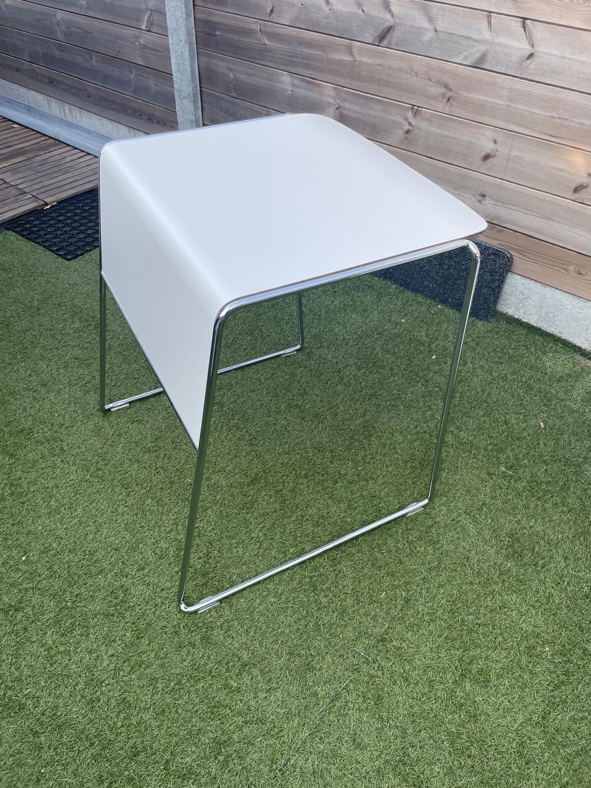 Howe Tutor Solo Stackable Side Table, Huis en Inrichting, Tafels | Sidetables, Ophalen, Zo goed als nieuw